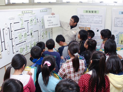 小学生の工場見学2